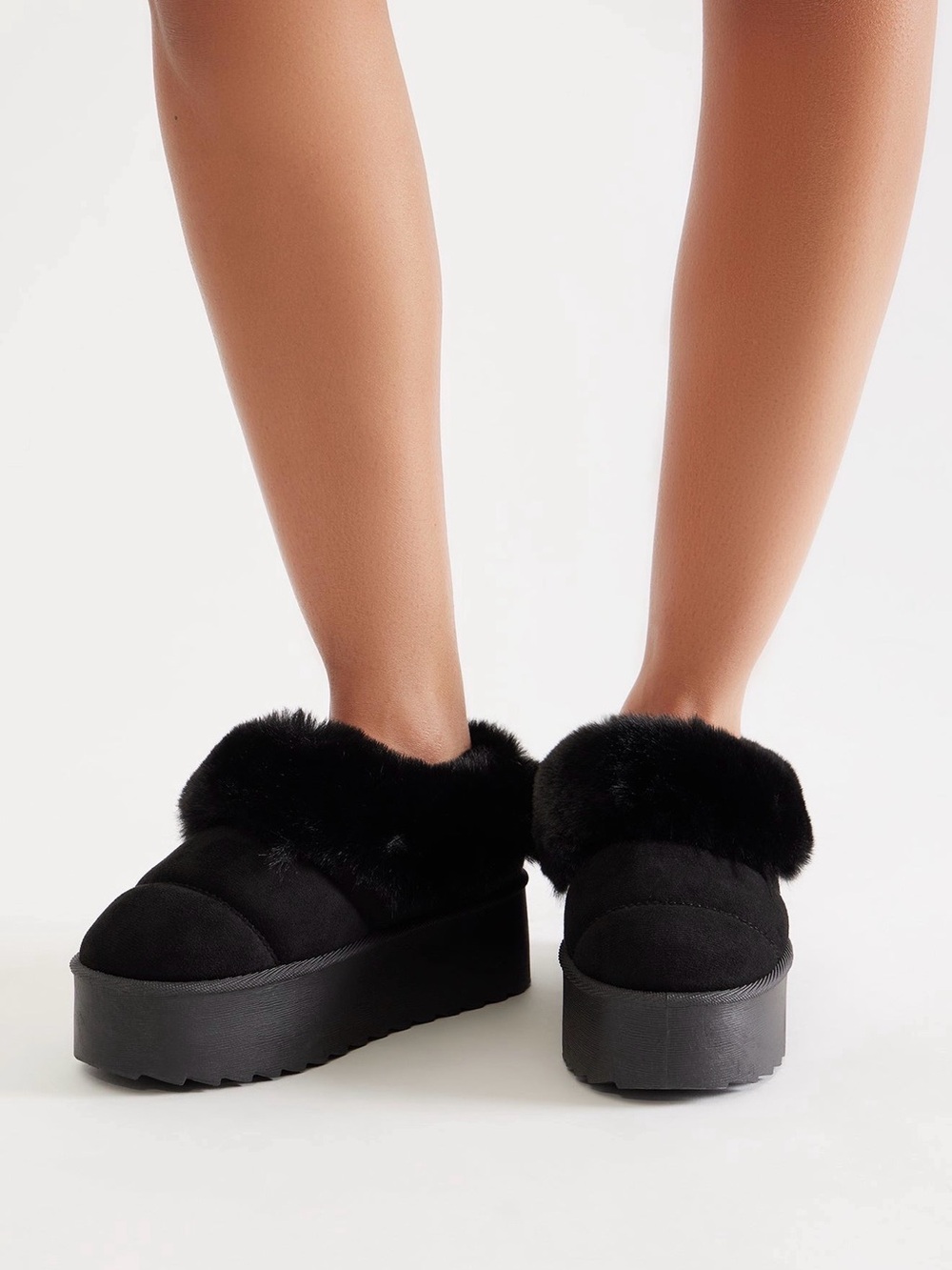 Women's Black Faux Fur Platform Slippers Size 8